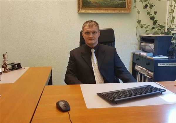 Как связаться с адвокатом Антоном Григорьевичем Лутошкиным?