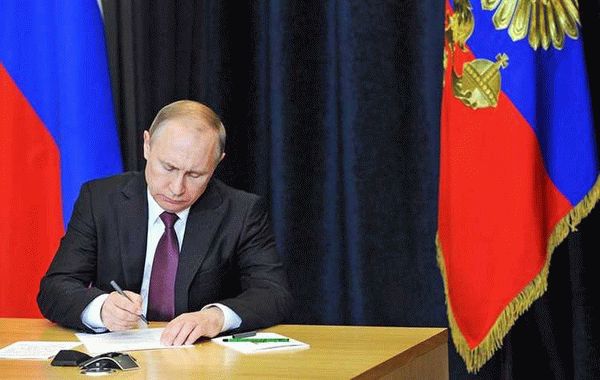Указ президента присвоил Милошу Биковичу гражданство России